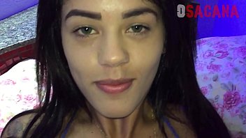 Video porno brasileiro com a novinha pintora dando para o modelo nu