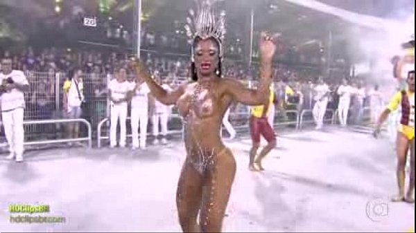 Gostosa nua e safadinha exibindo o corpo no carnaval Gostosa nua e safadinha exibindo o corpo no carnaval