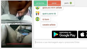 Branquinha tarada rebolando com força e bem gostoso no pau do negro