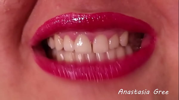 Sonhar com escovar os dentes Sonhar com escovar os dentes