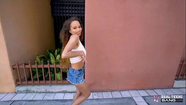 G4Biip Real Teens Sensual Ebony Teen Cecilia Lion é Intensamente Provocante